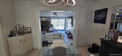 Single family home with five bedrooms, four bathrooms living - photo 24