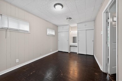 Perched in an established neighborhood, this charming 3-bedroom - photo 25