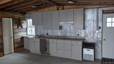 Single family home with five bedrooms, four bathrooms living - photo 28
