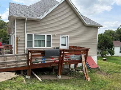 This home was fully upgraded 2 1/2 years ago with new flooring - photo 2