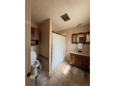 Large 3 bedroom 2 full bath home . This home sits on 1 acre - photo 7