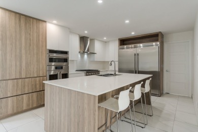 Lake Home For Sale in Montréal (L'Île-Bizard/Sainte-Geneviève), 