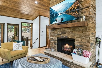 This stunning 2023-built Mountain Modern retreat seamlessly - photo 17