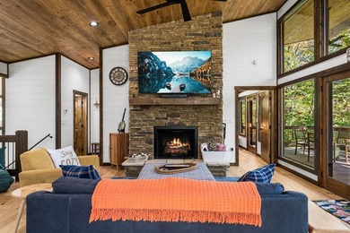 This stunning 2023-built Mountain Modern retreat seamlessly - photo 18
