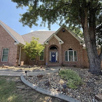 Beautiful home in highly sought-after Osage Falls Estates - photo 3