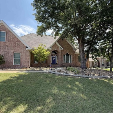 Beautiful home in highly sought-after Osage Falls Estates - photo 4