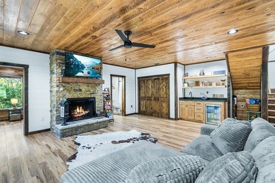 This stunning 2023-built Mountain Modern retreat seamlessly - photo 28