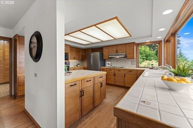 Perched atop a bluff overlooking the Sandy River Valley, this - photo 10