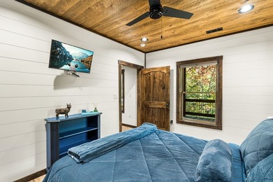 This stunning 2023-built Mountain Modern retreat seamlessly - photo 31