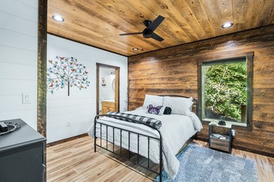 This stunning 2023-built Mountain Modern retreat seamlessly - photo 33
