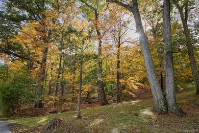 Wee Wah Lake Acreage For Sale in Tuxedo Park New York