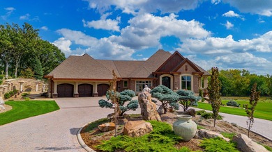 Beyond a private stone gate and winding drive lies an estate - photo 8