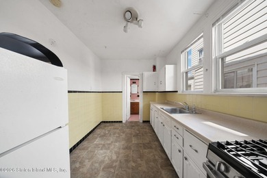 Charming legal two family home in Staten Island's Arrochar and - photo 11