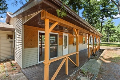 Looking for a nice cozy cottage only 3 blocks from Castle Rock - photo 2