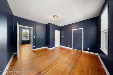 Charming legal two family home in Staten Island's Arrochar and - photo 17
