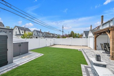 Beautiful 3 bedroom, 2.5 bath Colonial perfectly situated - photo 20