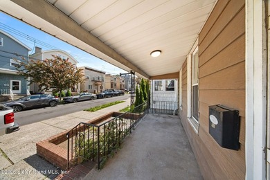 Charming legal two family home in Staten Island's Arrochar and - photo 23