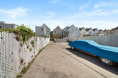 Charming legal two family home in Staten Island's Arrochar and - photo 24