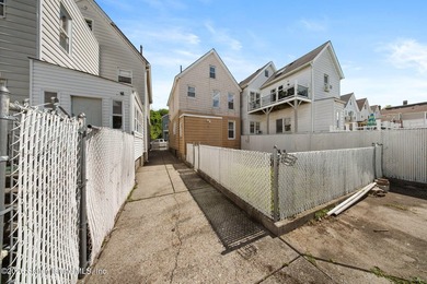Charming legal two family home in Staten Island's Arrochar and - photo 25