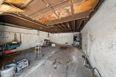 Charming legal two family home in Staten Island's Arrochar and - photo 26
