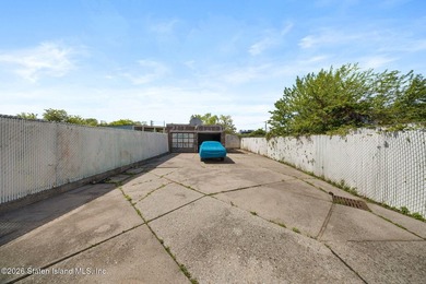 Charming legal two family home in Staten Island's Arrochar and - photo 29