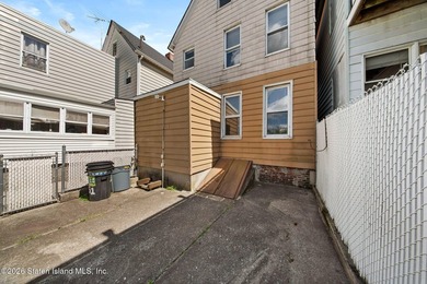 Charming legal two family home in Staten Island's Arrochar and - photo 30