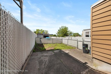 Charming legal two family home in Staten Island's Arrochar and - photo 32