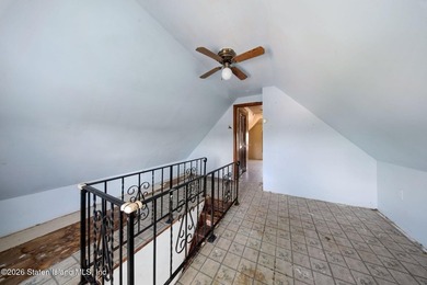 Charming legal two family home in Staten Island's Arrochar and - photo 39