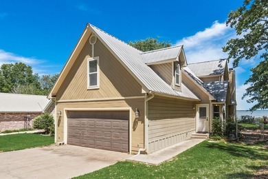 Welcome to your dream lake retreat! This beautifully updated - photo 1