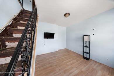 Charming legal two family home in Staten Island's Arrochar and - photo 41