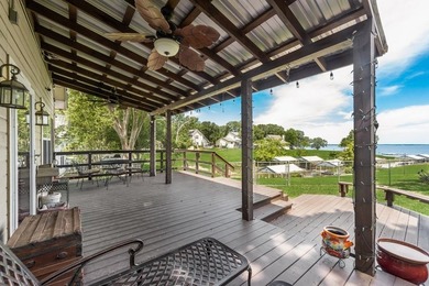 Welcome to your dream lake retreat! This beautifully updated - photo 2