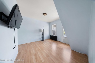 Charming legal two family home in Staten Island's Arrochar and - photo 44