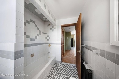 Charming legal two family home in Staten Island's Arrochar and - photo 45