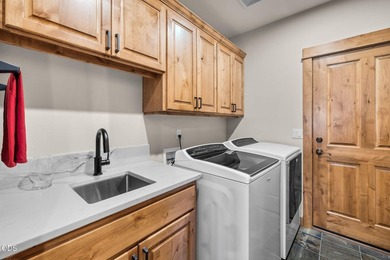 Gorgeous, immaculate & updated townhome in the beautiful golf - photo 48