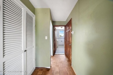 Charming legal two family home in Staten Island's Arrochar and - photo 48
