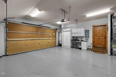 Gorgeous, immaculate & updated townhome in the beautiful golf - photo 50