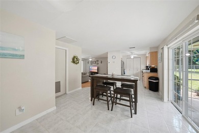 Welcome home to this beautifully updated 3 bedroom, 2 bathroom - photo 6