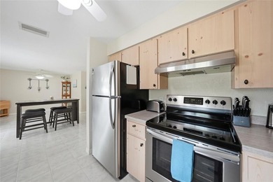 Welcome home to this beautifully updated 3 bedroom, 2 bathroom - photo 8