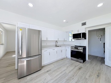 Beautifully updated 4-bedroom, 3-bathroom home with NO HOA - photo 5
