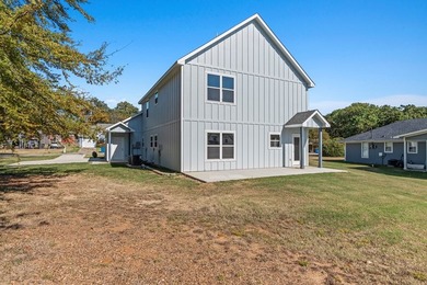 Enjoy the perks of lake living with community boat ramp access - photo 26