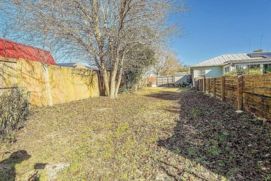 Stunning Remodeled Pool Home on Half an Acre - No HOA! Welcome - photo 28
