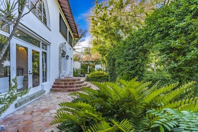 A taste of Palm Beach and old elegance in this massive river - photo 4