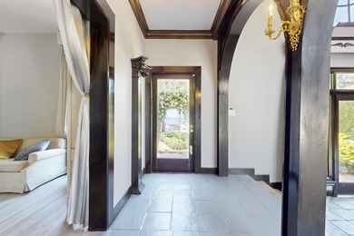 A taste of Palm Beach and old elegance in this massive river - photo 8