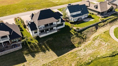 Gorgeous 5 Bedroom, 7 Bathroom home in prestigious Olde Stone - photo 12
