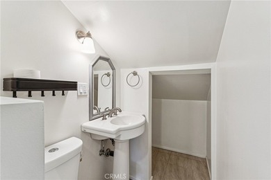 Welcome home to this fully renovated modern mountain retreat - photo 19