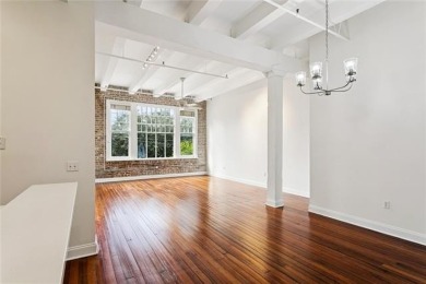 Live in the heart of New Orleans' vibrant Warehouse District