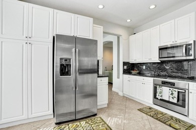 Gorgeous lakefront 4-bedroom, 2.5-bath, 2-car garage home in the - photo 11