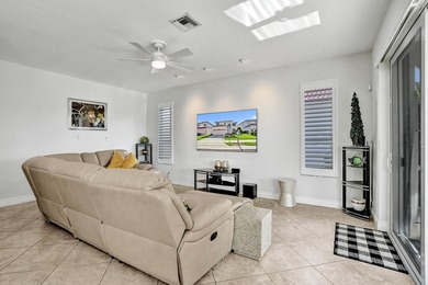 Gorgeous lakefront 4-bedroom, 2.5-bath, 2-car garage home in the - photo 15