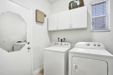 Gorgeous lakefront 4-bedroom, 2.5-bath, 2-car garage home in the - photo 31