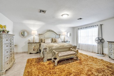 Gorgeous lakefront 4-bedroom, 2.5-bath, 2-car garage home in the - photo 39